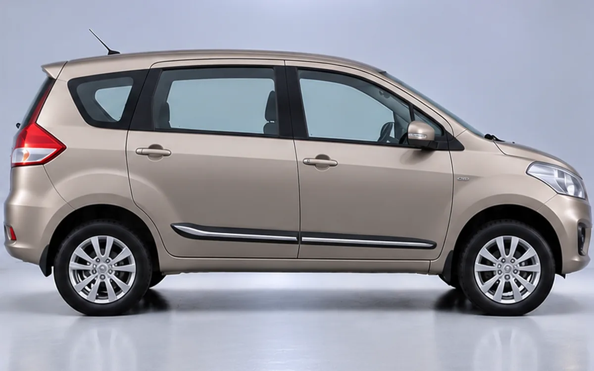 Maruti Suzuki Ertiga with 2012–2018 · Chrome Line · Black beading fitted