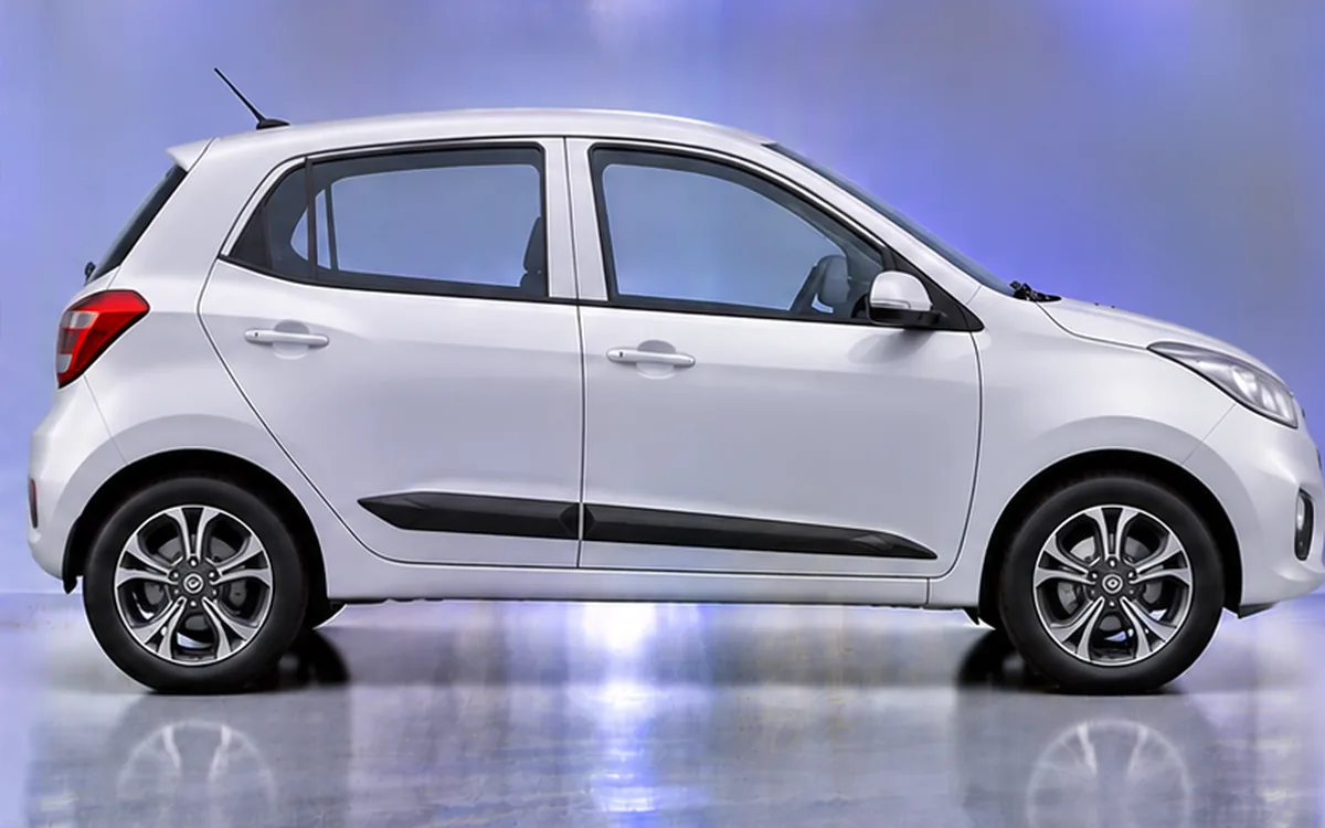 Hyundai i10 with side beading fitted
