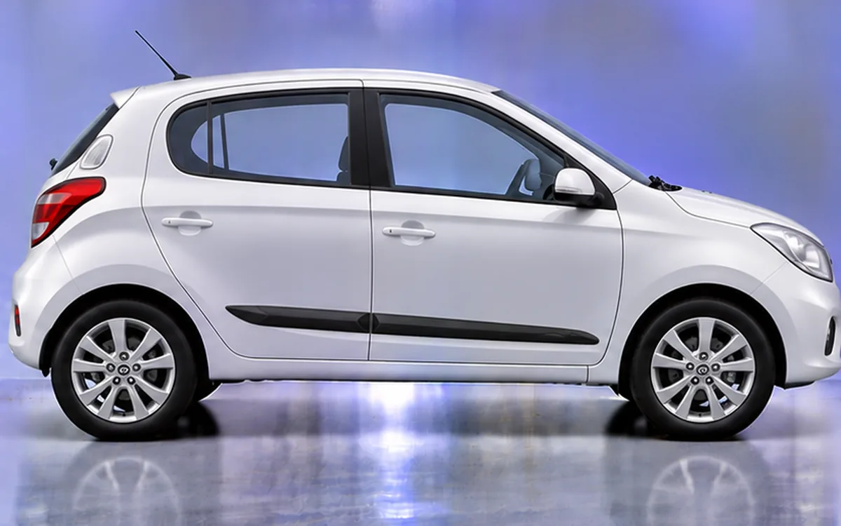 Hyundai i20 with 2008–2014 · Black beading fitted