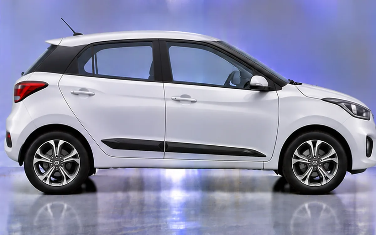 Hyundai i20 with Elite i20 2014–2020 · Black beading fitted