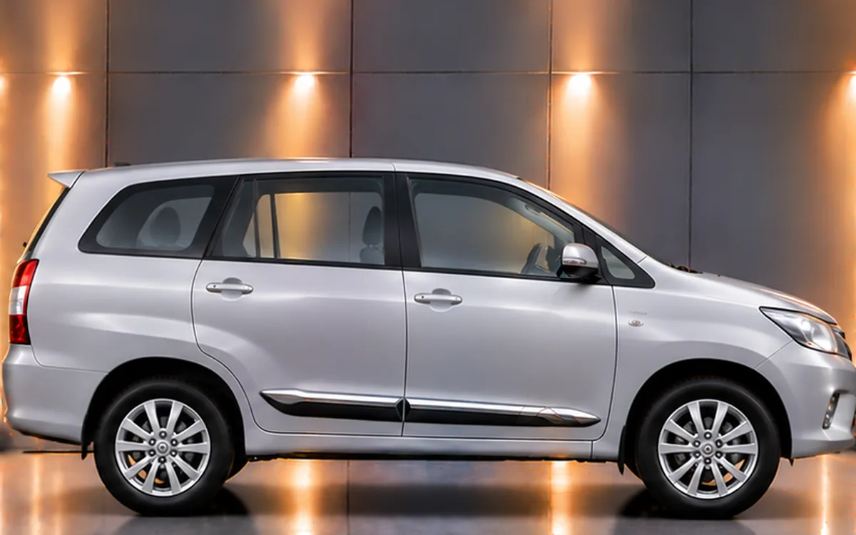 Toyota Innova with Half Chrome · Type 4 · Painted beading fitted