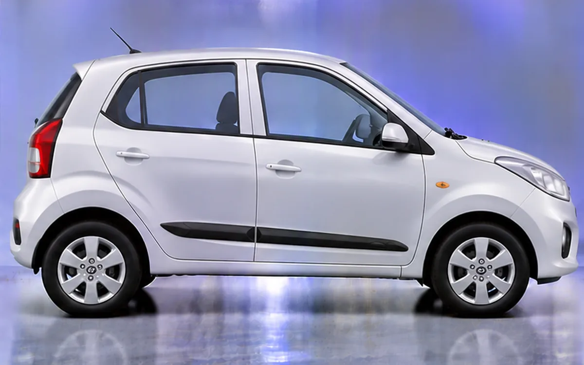 Hyundai Santro with side beading fitted