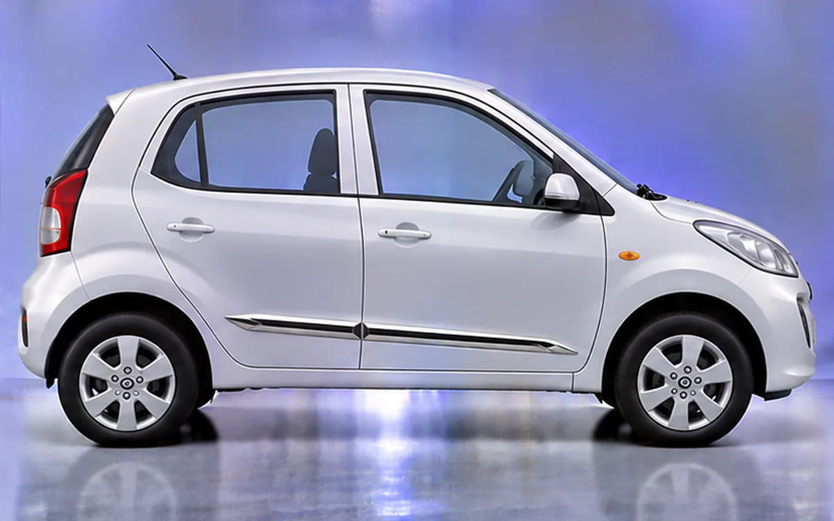 Hyundai Santro with Full Chrome beading fitted