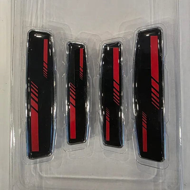 Red Racing Stripes, door guard